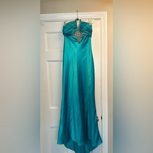 David’s bridal long silk teal prom dress, size 6